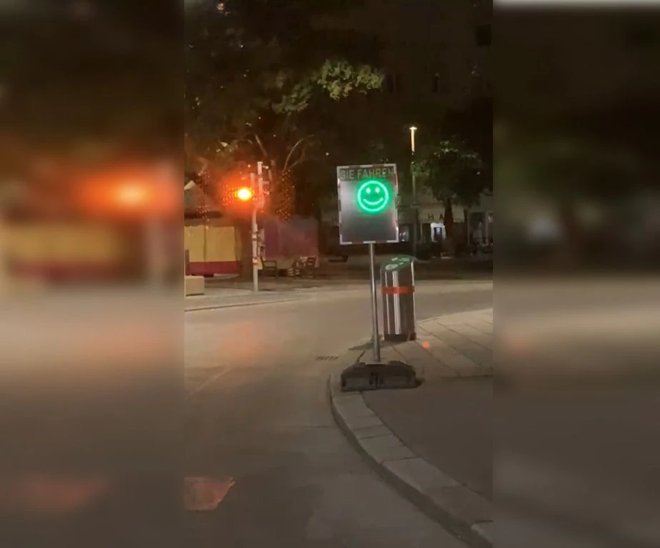 Die Tafel schien glücklich über die Geschwindigkeit.