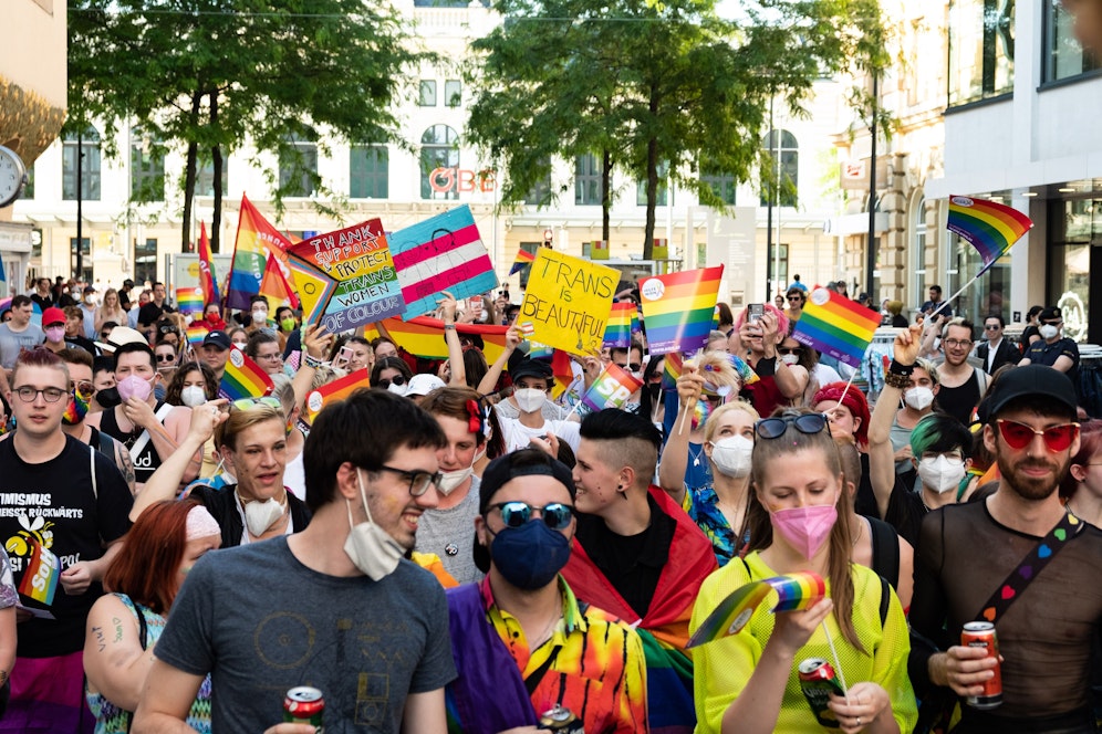 Die erste Pride Parade war gut besucht.