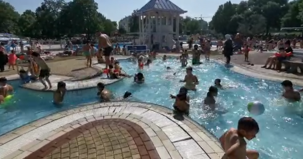 So voll war das Simmeringer Bad am Freitag.