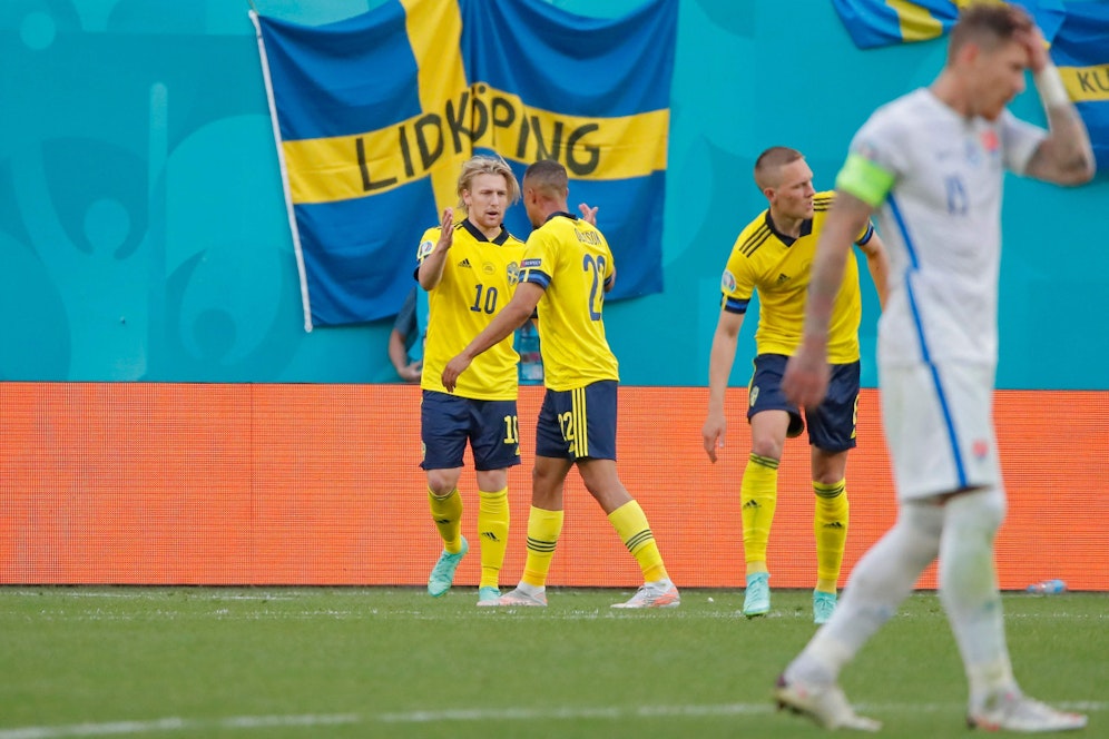 Emil Forsberg feiert seinen Treffer. 
