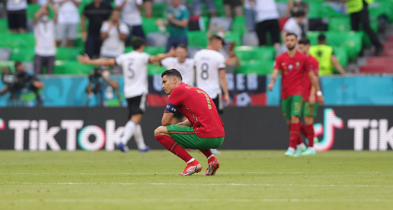 Verzweiflung bei Cristiano Ronaldo, Deutschland jubelt über das 4:2