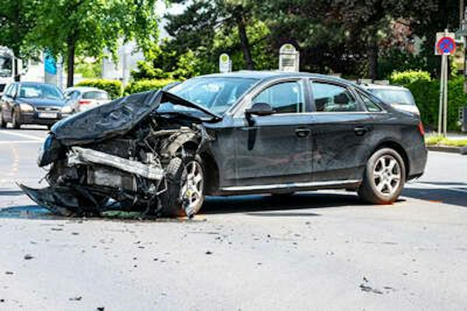 In Linz kam es zu einem tragischen Unfall. Eine Fußgängerin kam dabei ums Leben.