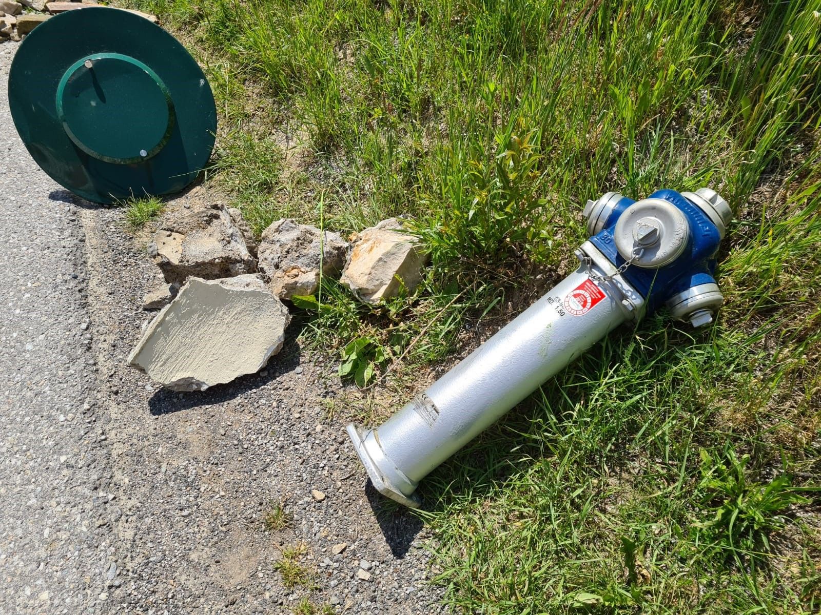 Der Mann touchierte einen Hydranten, ein Marterl und eine Laterne.