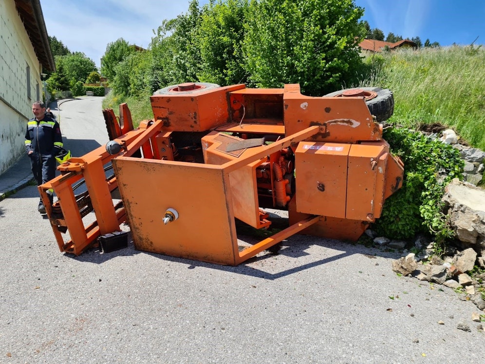 Der Lenker wurde verletzt.