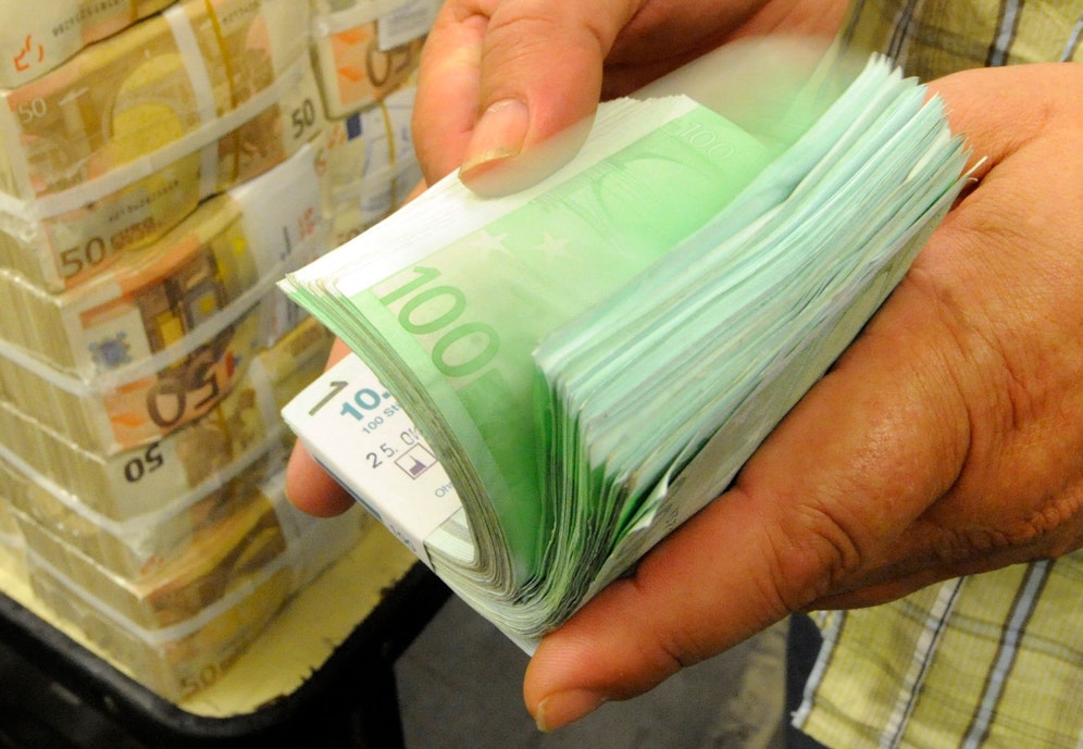 Ein Stapel Euro Banknoten. Symbolbild