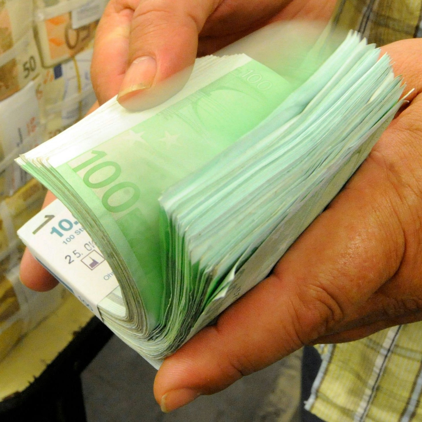 Ein Stapel Euro Banknoten. Symbolbild