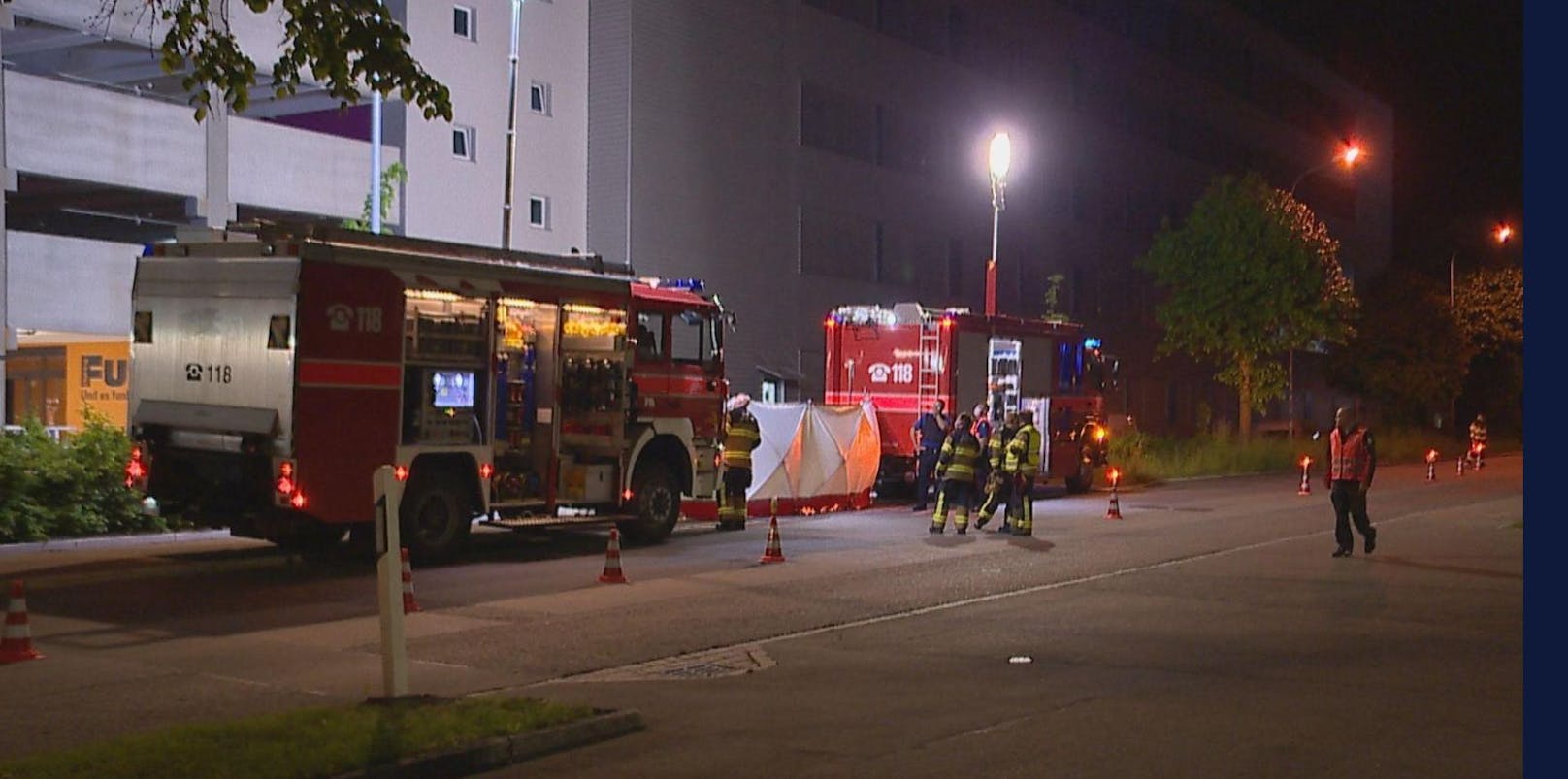 In Oberbüren SG stürzten zwei Personen aus dem fünften Stock des Parkhauses vom Fust Logistikzentrum.