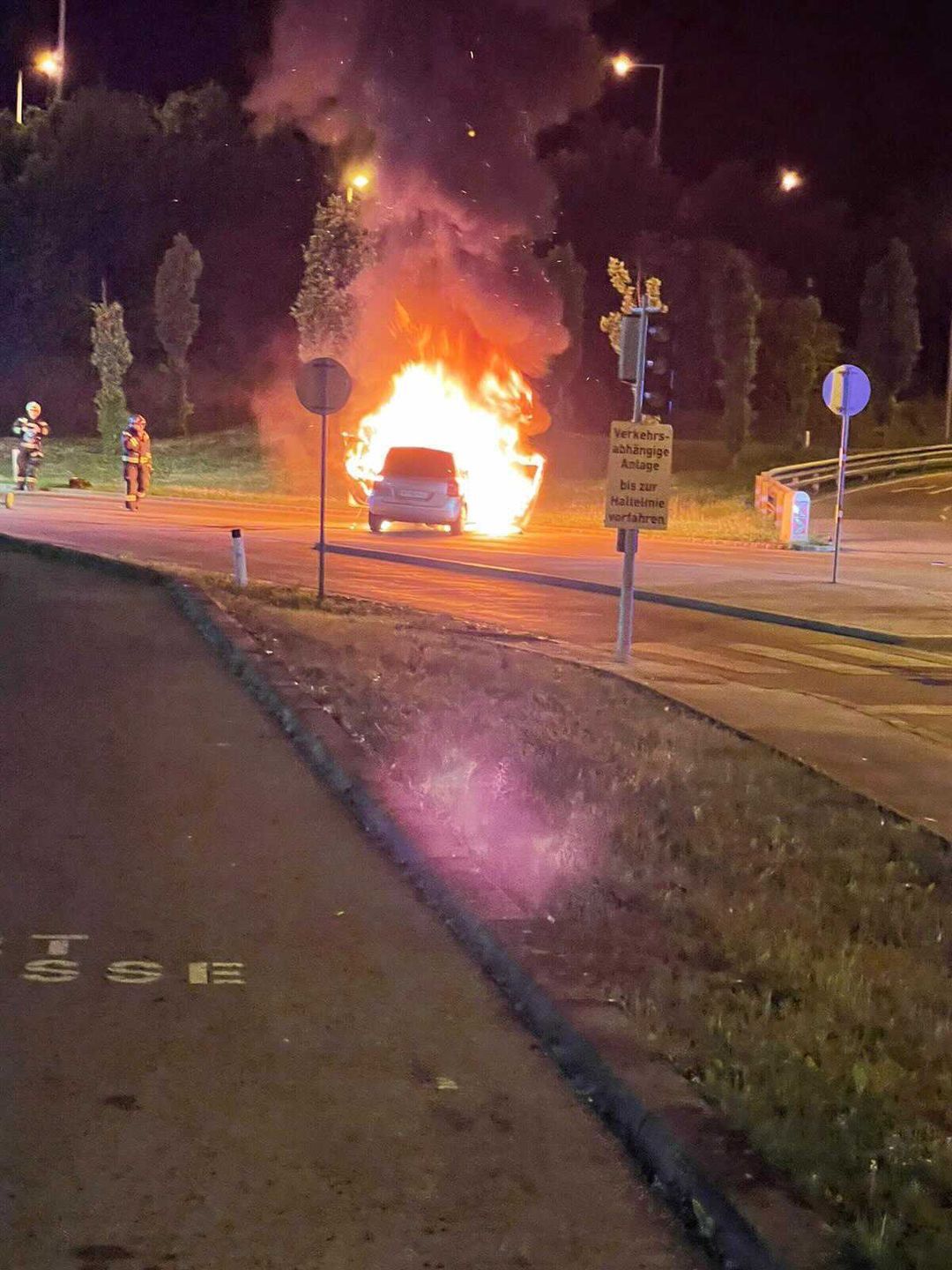 Ein Alko-Lenker krachte in einen Lichtmasten.