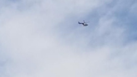 Der Polizeihubschrauber ist im Einsatz