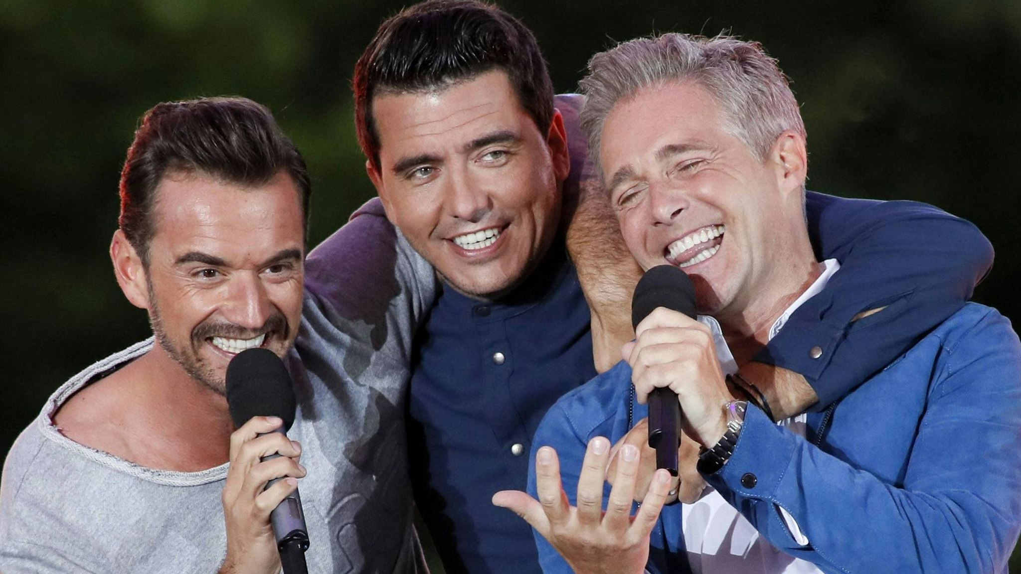 Florian Silbereisen, Jan Smit und Christoff De Bolle von Klubbb3 bei der Aufzeichnung der MDR TV-Show Die Schlager des Sommers im Innenhof des Wasserschlosses Klaffenbach. Chemnitz, 13.07.2019 *** Florian Silbereisen, Jan Smit and Christoff De Bolle from Klubbb3 during the recording of the MDR TV Show Die Schlager des Sommers in der Innenhof des Wasserschlosses Klaffenbach Chemnitz, 13 07 2019 Foto:xM.xKremerx/xFuturexImage  