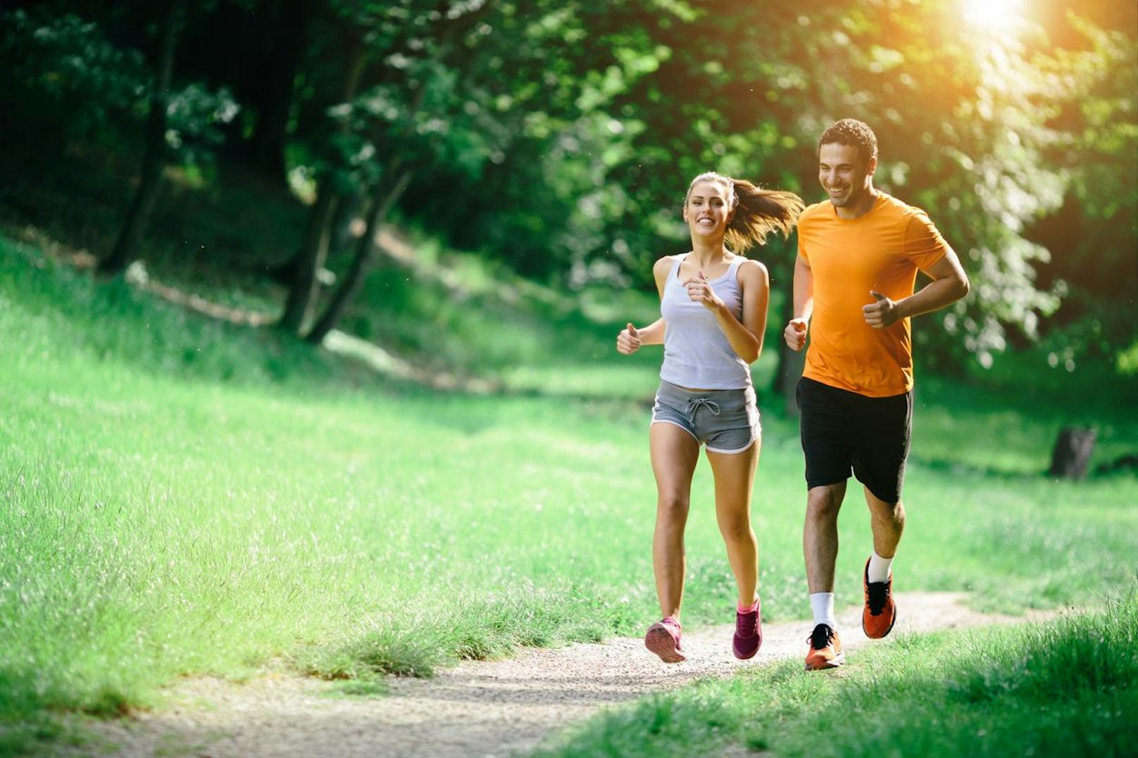 Regelmäßiges Laufen oder Workout tut dem Körper auf vielfache Weise Gutes.