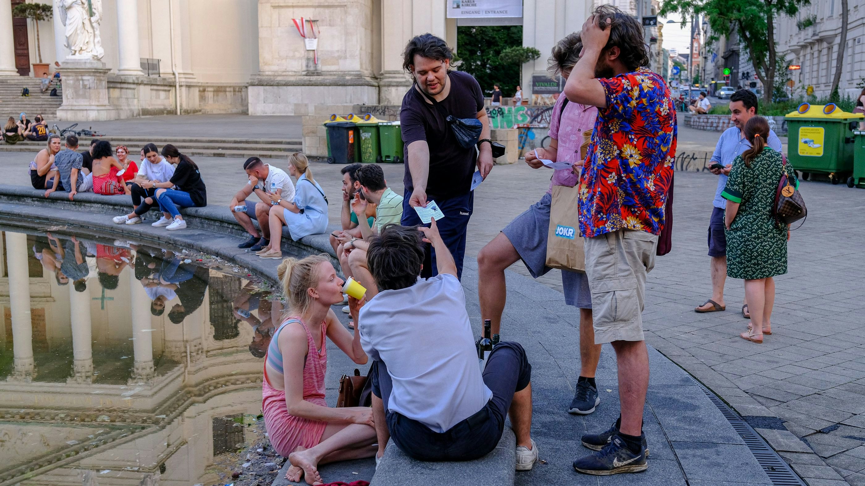 Awareness Team der Stadt Wien am Samstag am Karlsplatz