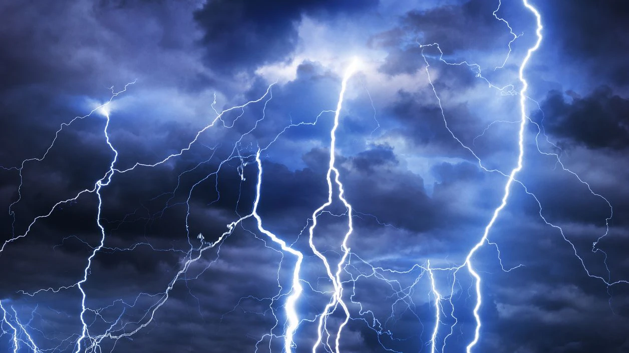 Hagel-Unwetter zieht über Österreich.