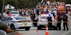 Kleintransporter rast in LGBT-Parade, tötet Teilnehmer