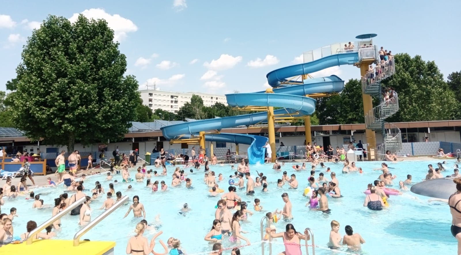 Großfeldsiedlungsbad