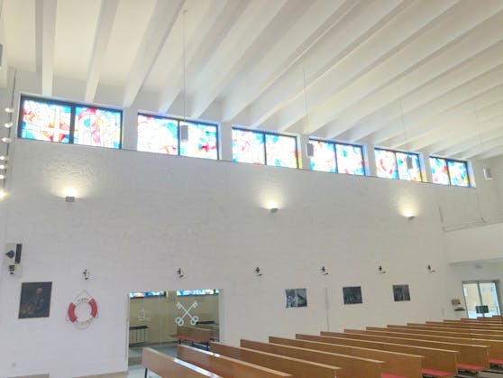 Nach dem Brandanschlag ist die Pfarre St. Peter jetzt neu renoviert.