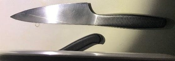 In der Nacht auf 20. Juni eine junge Deutsche in Wien festgenommen. Sie soll ihren Lebensgefährten mit diesem Messer bedroht haben.