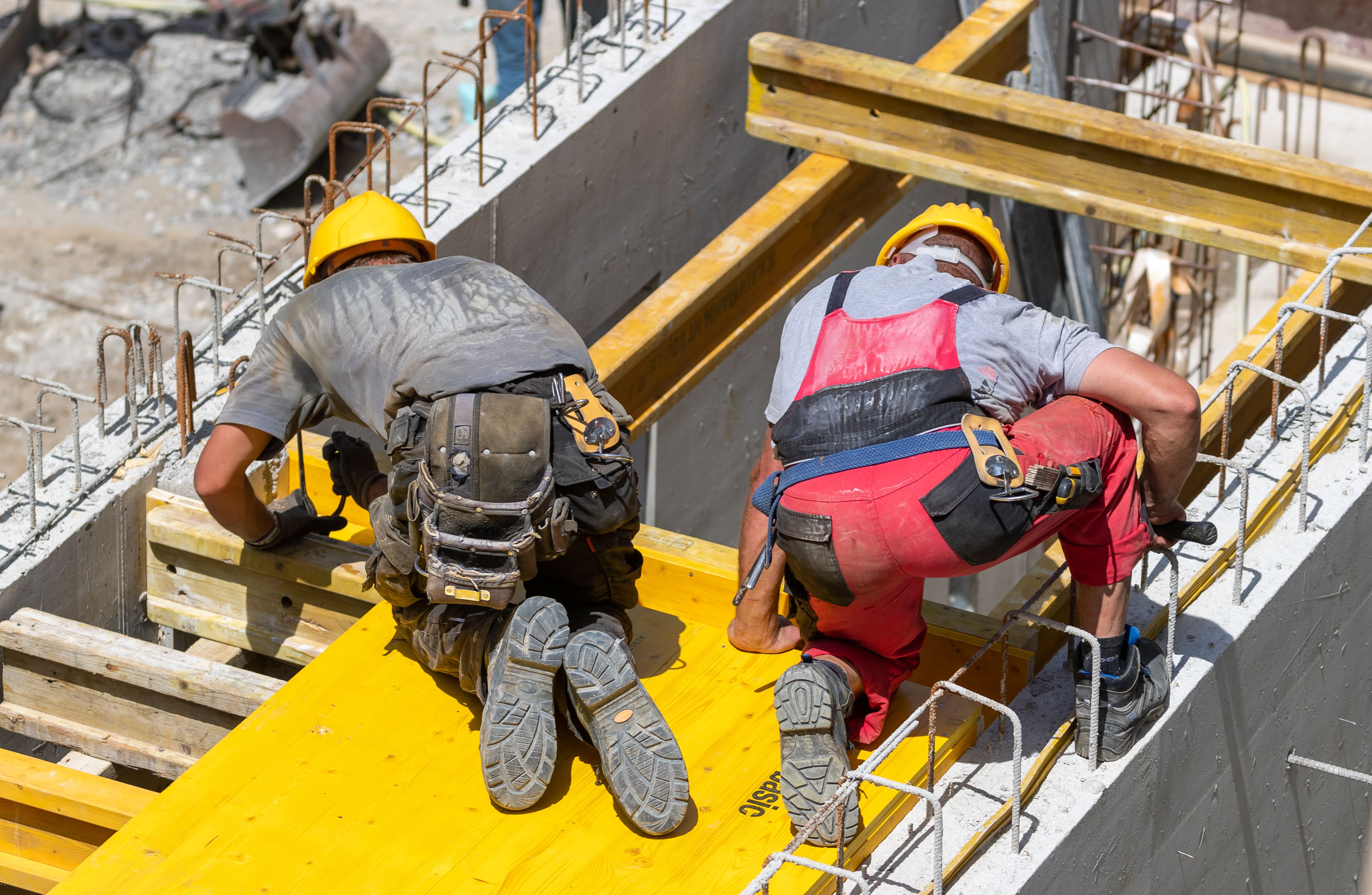 Arbeitsunfälle auf der Baustelle steigen bei Hitze.