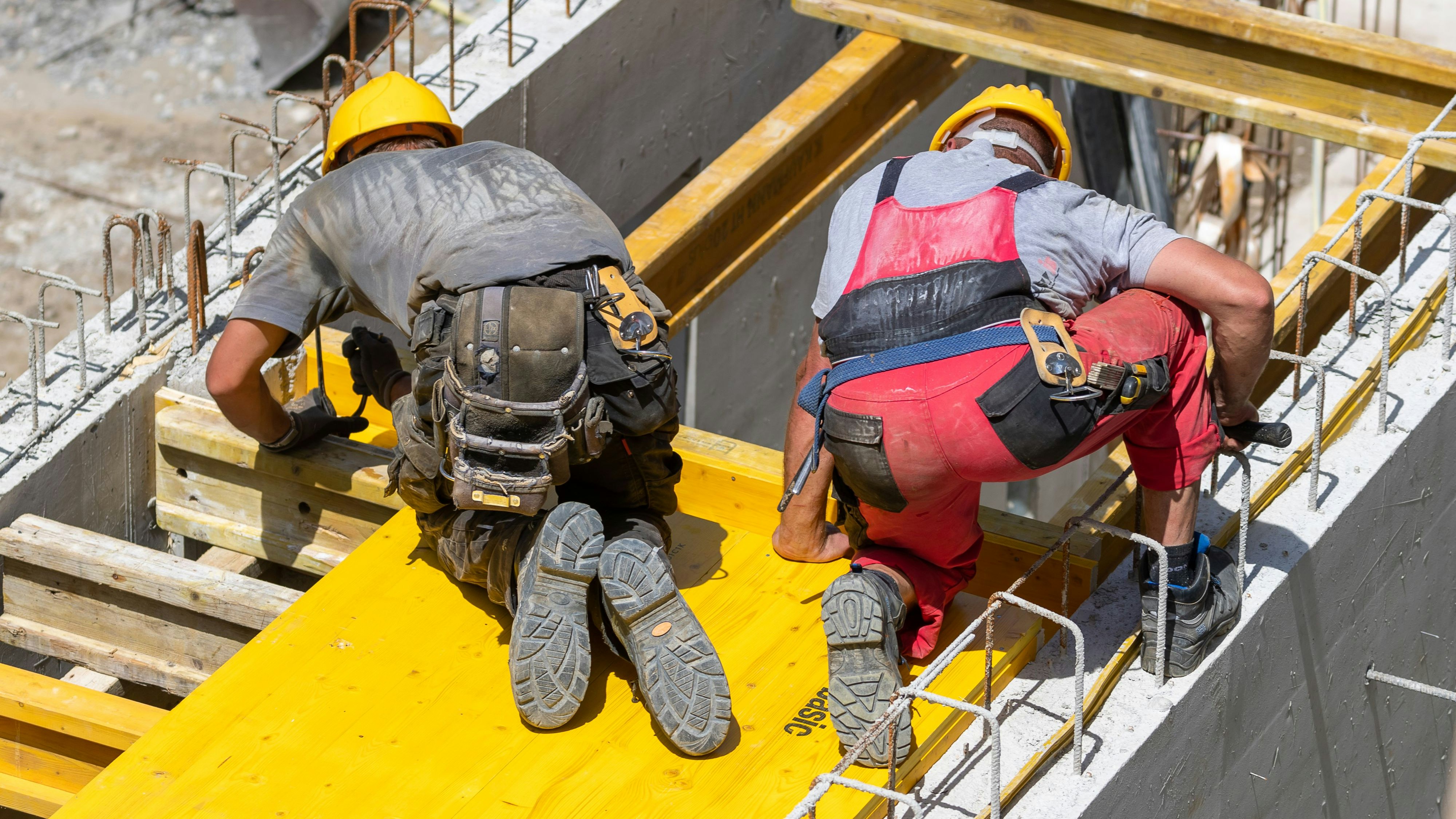 Arbeitsunfälle auf der Baustelle steigen bei Hitze.