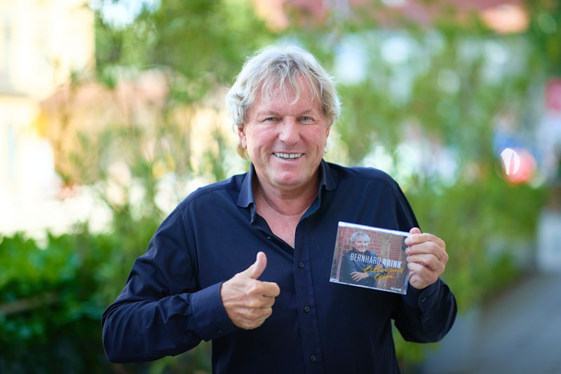Mit seinem neuen Album "Liebe und Leben" ist Bernhard erfolgreicher denn je.
