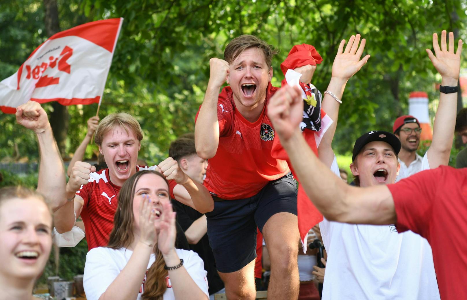 So wild feierten die Fans den historischen ÖFB-Triumph