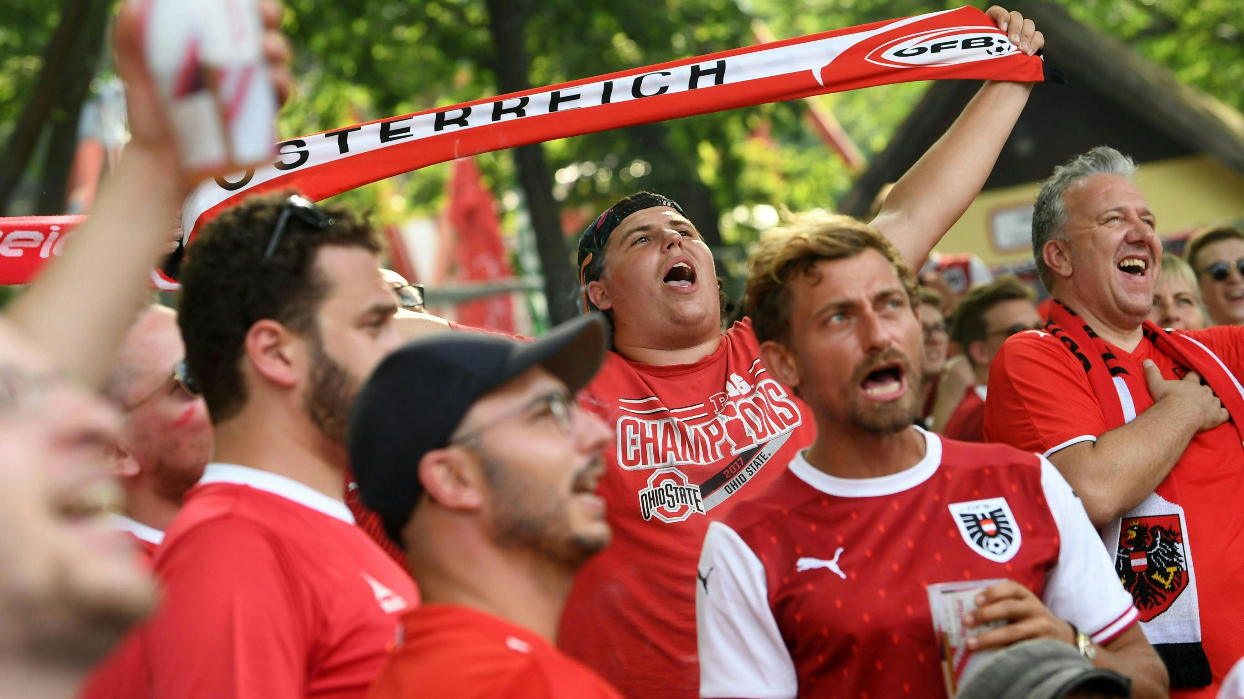 Download von www.picturedesk.com am 21.06.2021 (21:29).  ABD0204_20210621 - BUKAREST - RUMÄNIEN: Public Viewing im Wiener Prater aufgenommen während des EM-Spiels Ukraine gegen Österreich am Montag, 21. Juni 2021. - FOTO: APA/HELMUT FOHRINGER - 20210621_PD6647 - Rechteinfo: Rights Managed (RM)