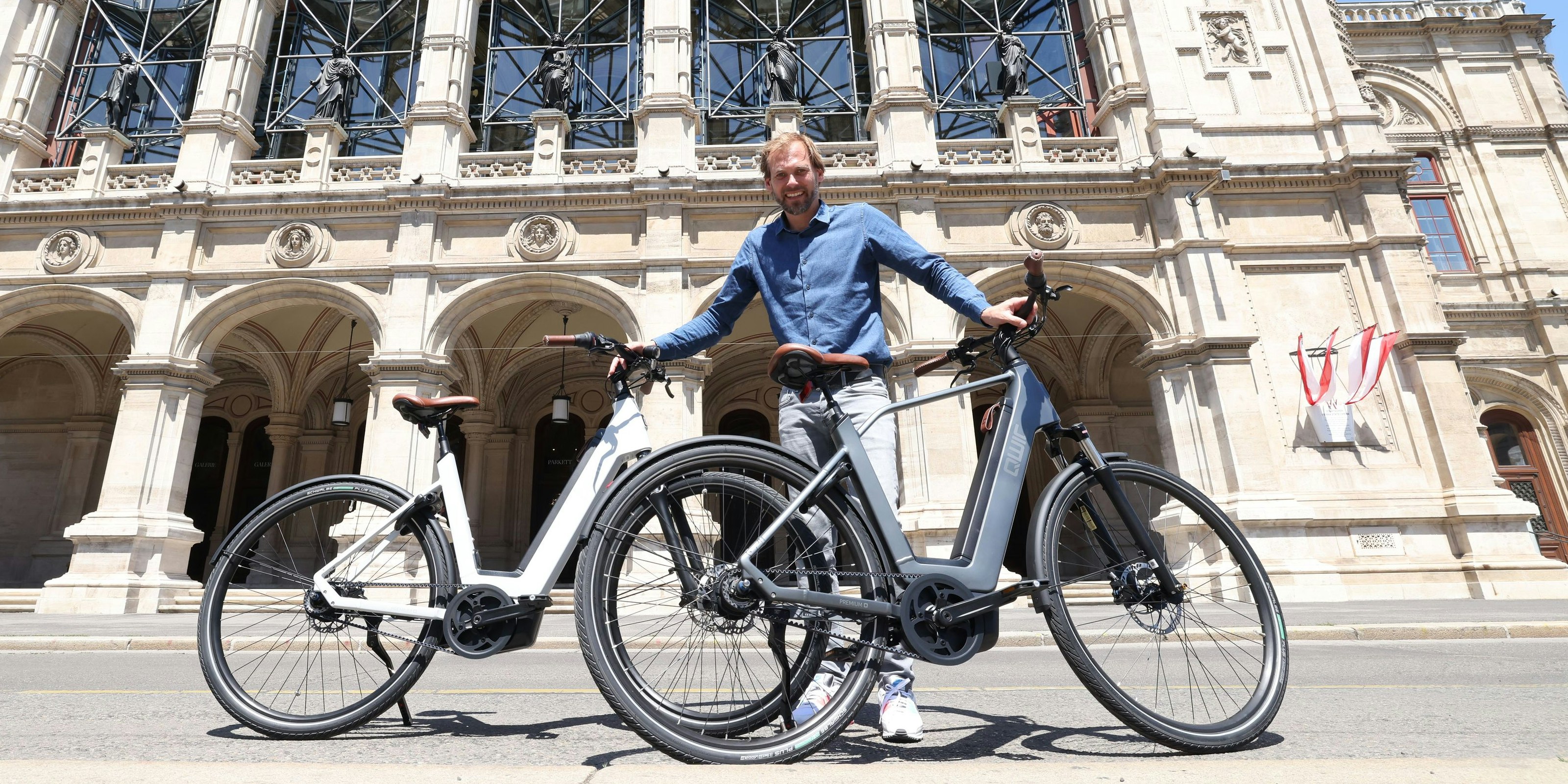 Taco Anema vor der Wiener Oper
