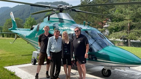 Geschäftsführer Rainer Zöchling, Richard Lugner mit seiner Simone, Seniorzoodirektor Herbert Eder (vlnr)