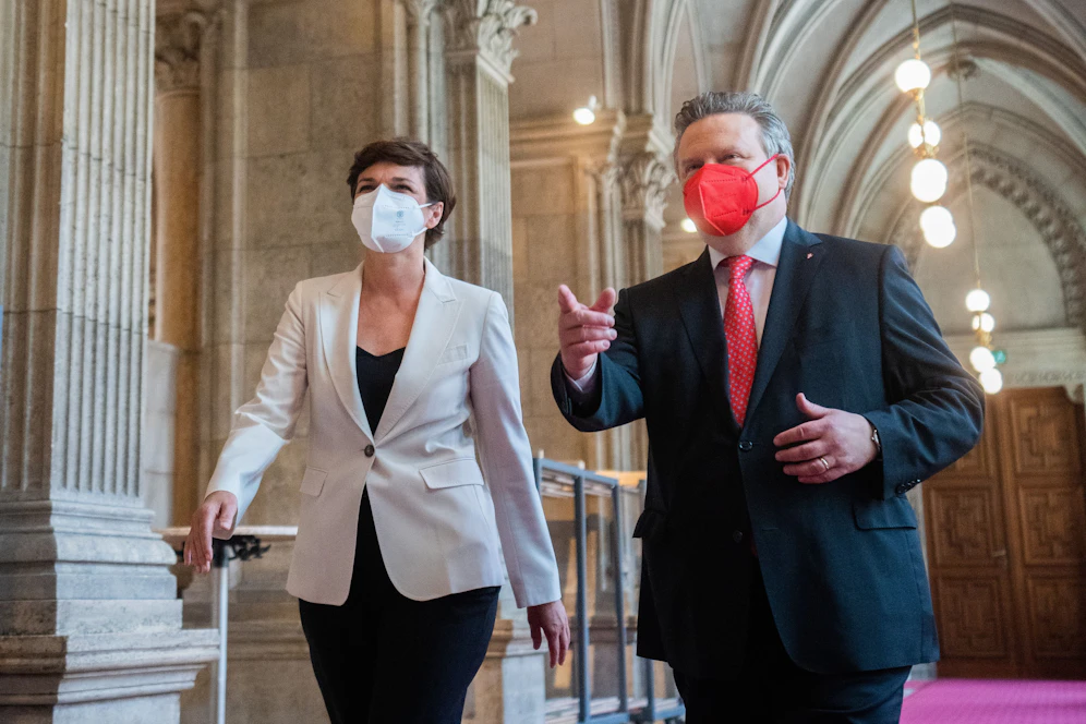 Im Vorfeld des Bundesparteitages der SPÖ am Samstag besuchte Vorsitzende Pamela Rendi-Wagner (hier mir Bürgermeister Michael Ludwig) heute, Montag, im Wiener Rathaus die Parteigremien der SPÖ Wien.&nbsp;