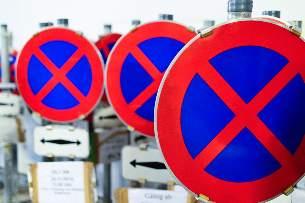 Mehrere Ortstafeln und Verkehrsschilder wurden im Pielachtal und in Wilhelmsburg abmontiert.