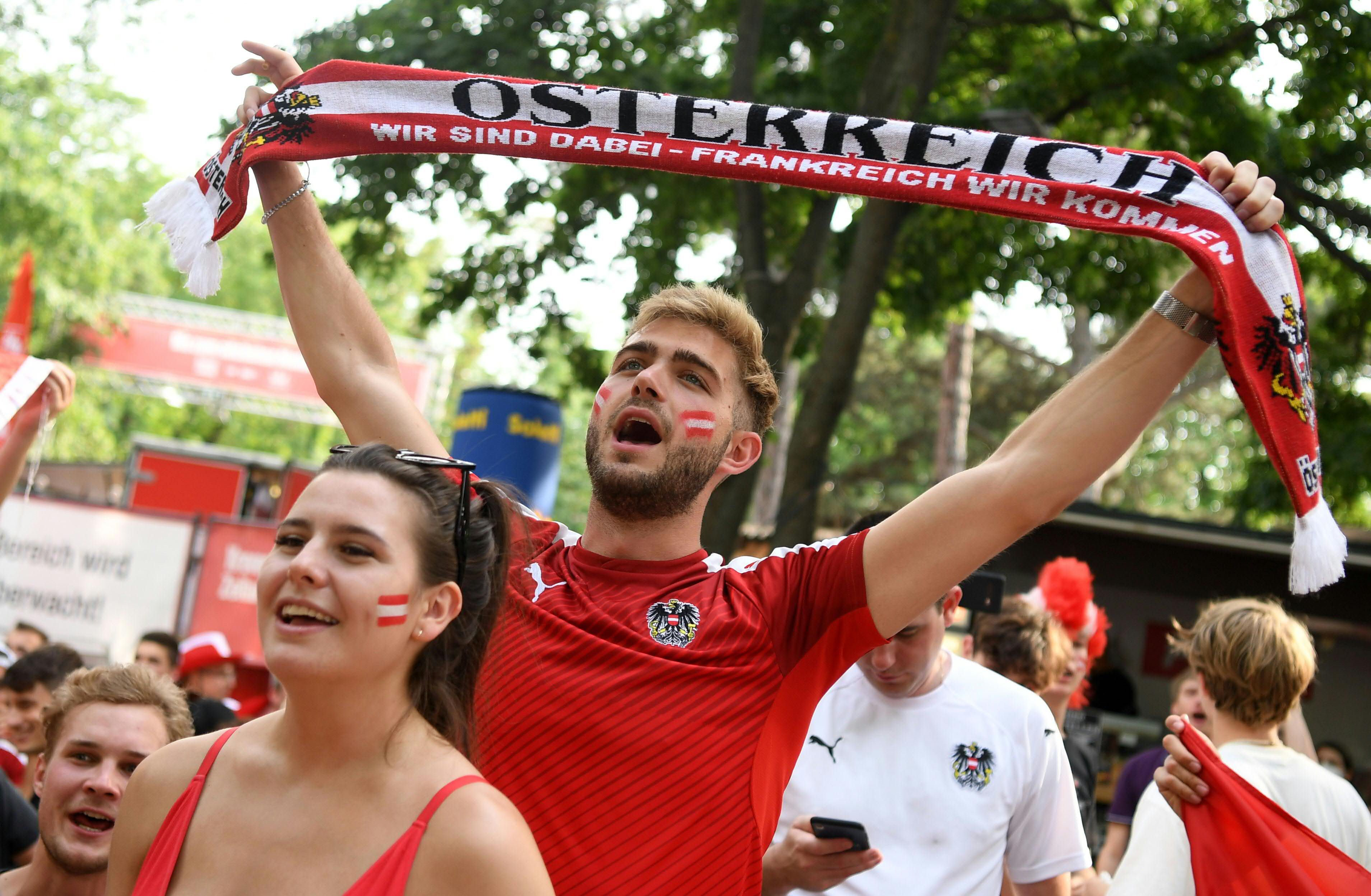 Download von www.picturedesk.com am 21.06.2021 (21:29).  ABD0172_20210621 - BUKAREST - RUMÄNIEN: Public Viewing im Wiener Prater aufgenommen während des EM-Spiels Ukraine gegen Österreich am Montag, 21. Juni 2021. - FOTO: APA/HELMUT FOHRINGER - 20210621_PD6295 - Rechteinfo: Rights Managed (RM)