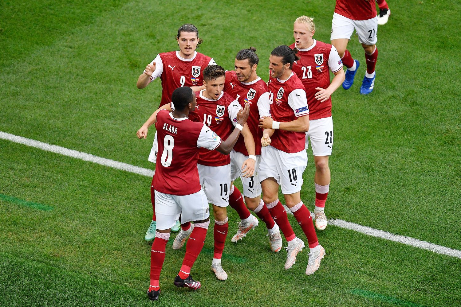 Christoph Baumgartner feiert seinen Treffer. 