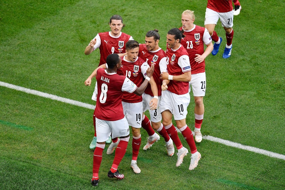 Christoph Baumgartner feiert seinen Treffer. 