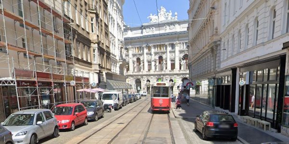 Die Polizei verwies den Mann erst aus der Gredlerstraße, nahm ihn dann aber fest.