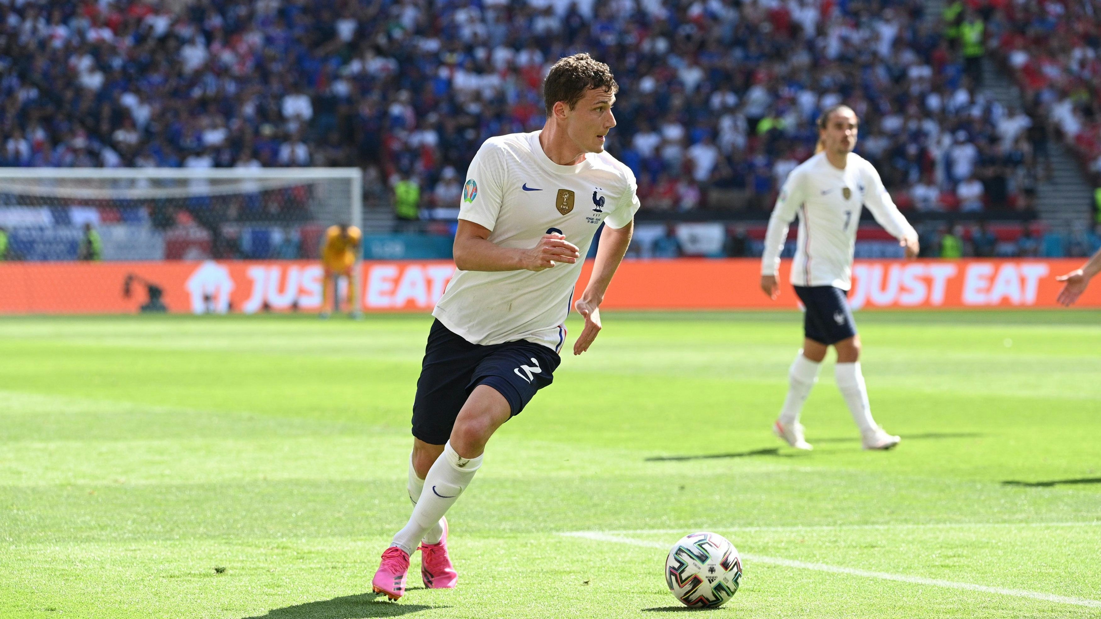 Lieferando-Bandenwerbung beim Fußball-Leckerbissen Ungarn-Frankreich in Budapest.