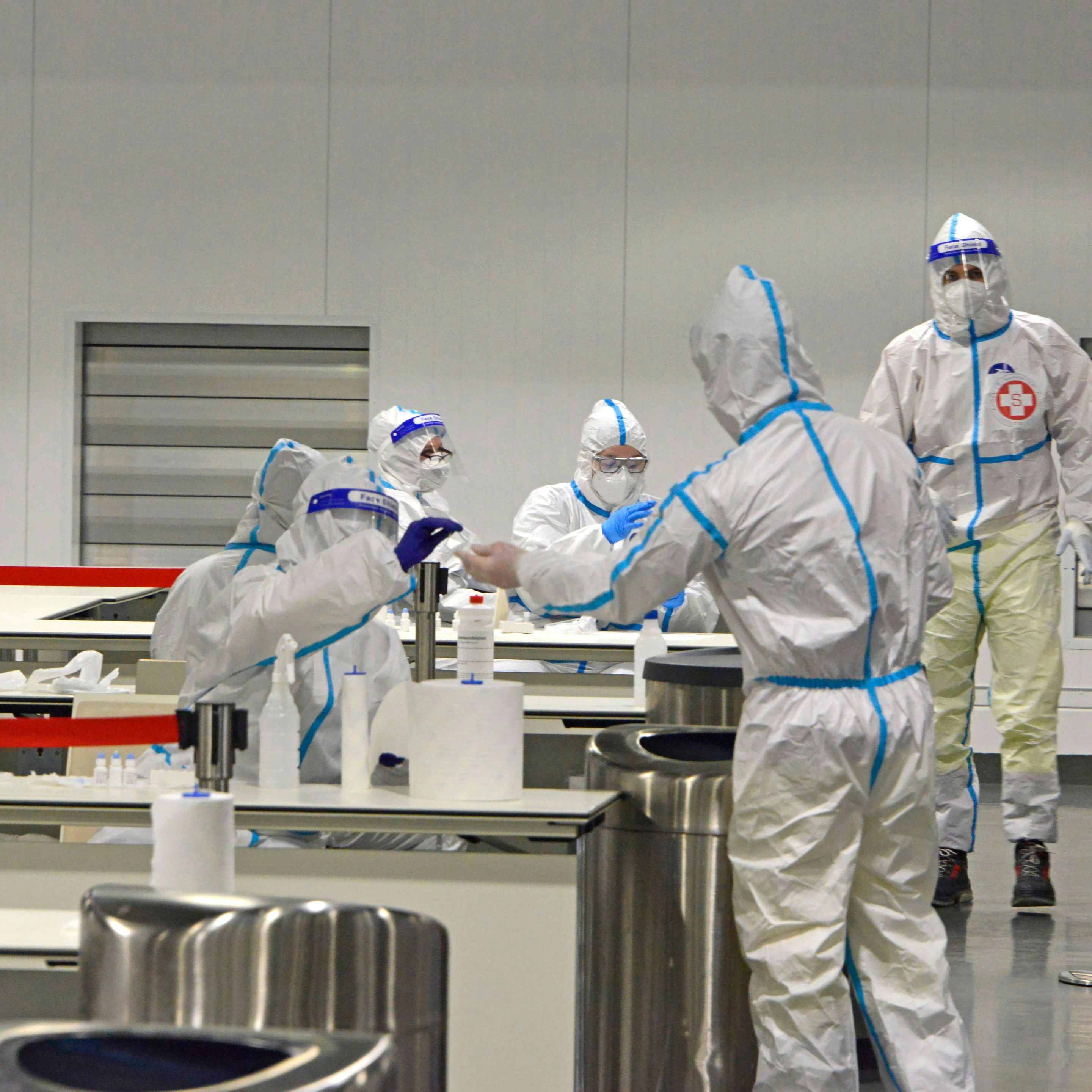 COVID-19 Antigen-Schnelltest im Austria Center Vienna. Archivbild