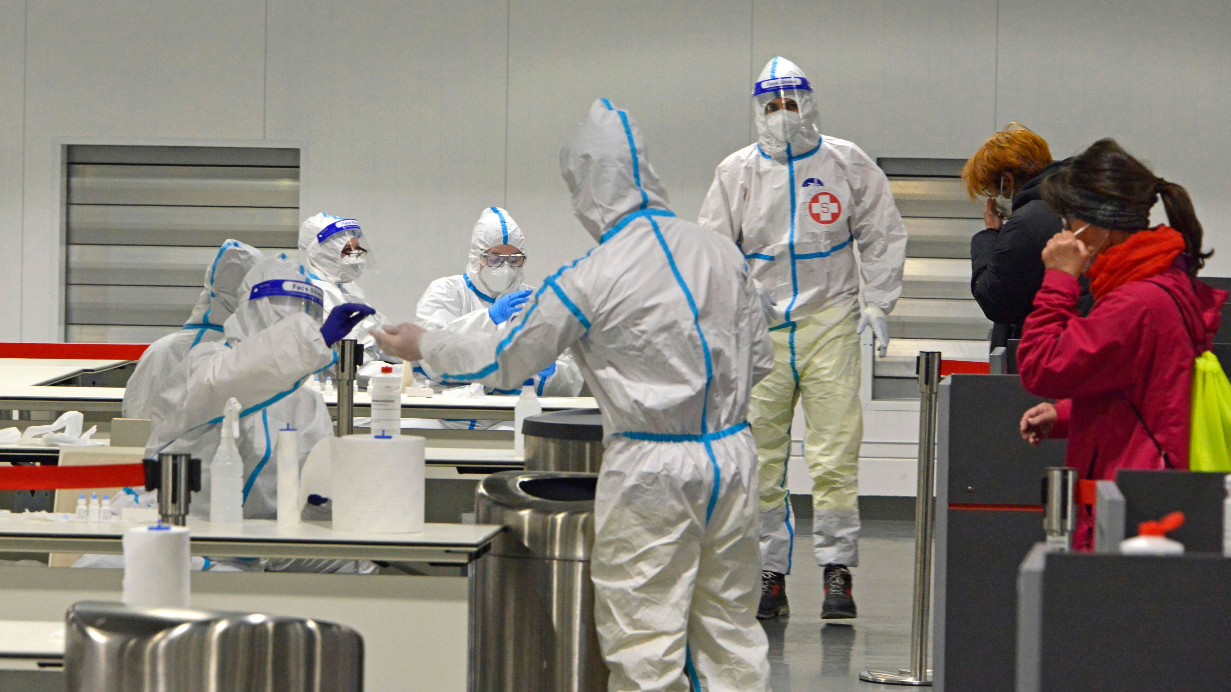 COVID-19 Antigen-Schnelltest im Austria Center Vienna. Archivbild