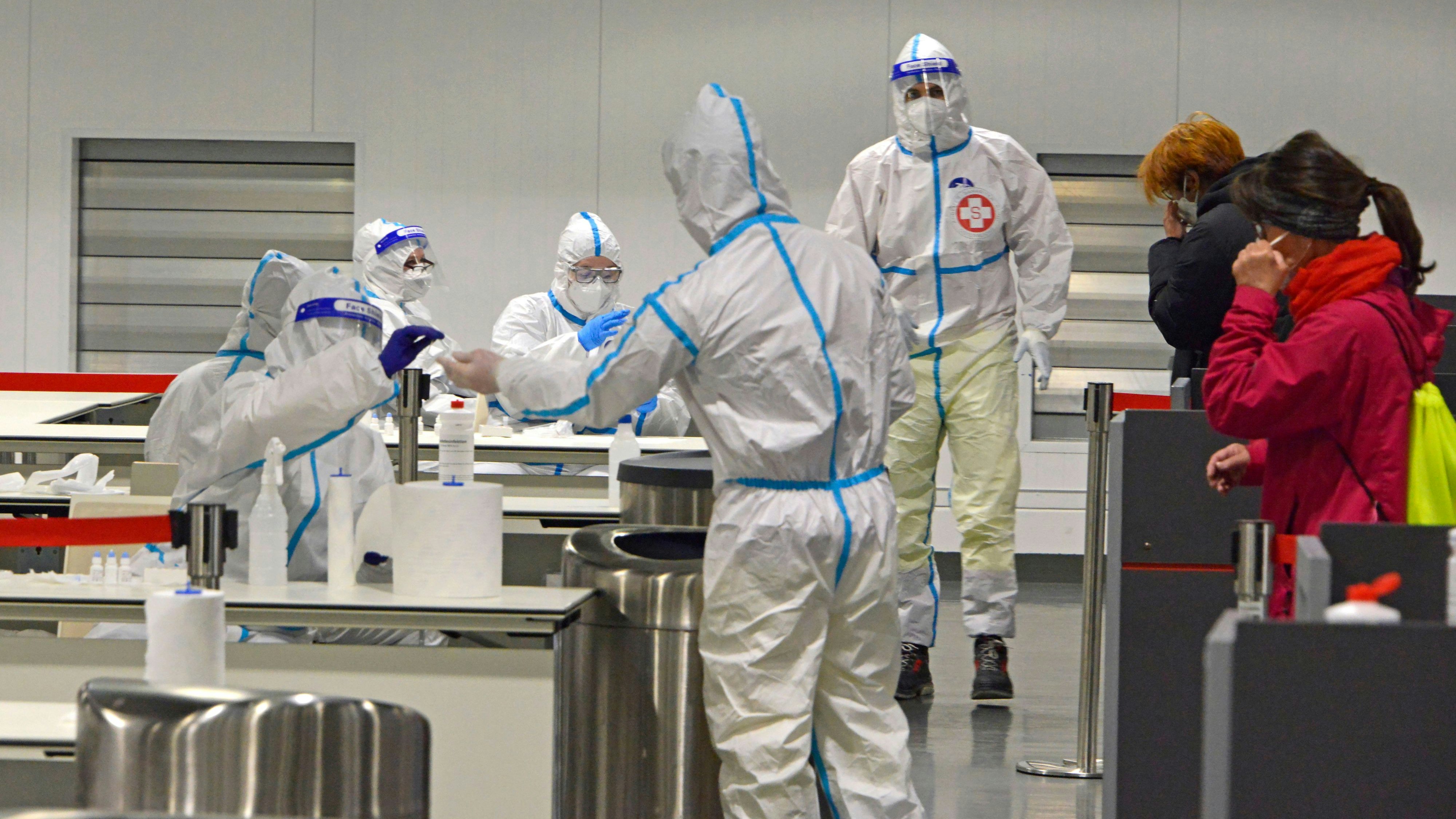 COVID-19 Antigen-Schnelltest im Austria Center Vienna. Archivbild