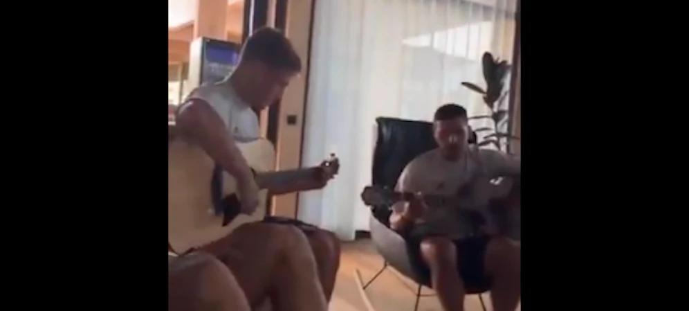 Die Deutschland-Teamspieler an der Gitarre