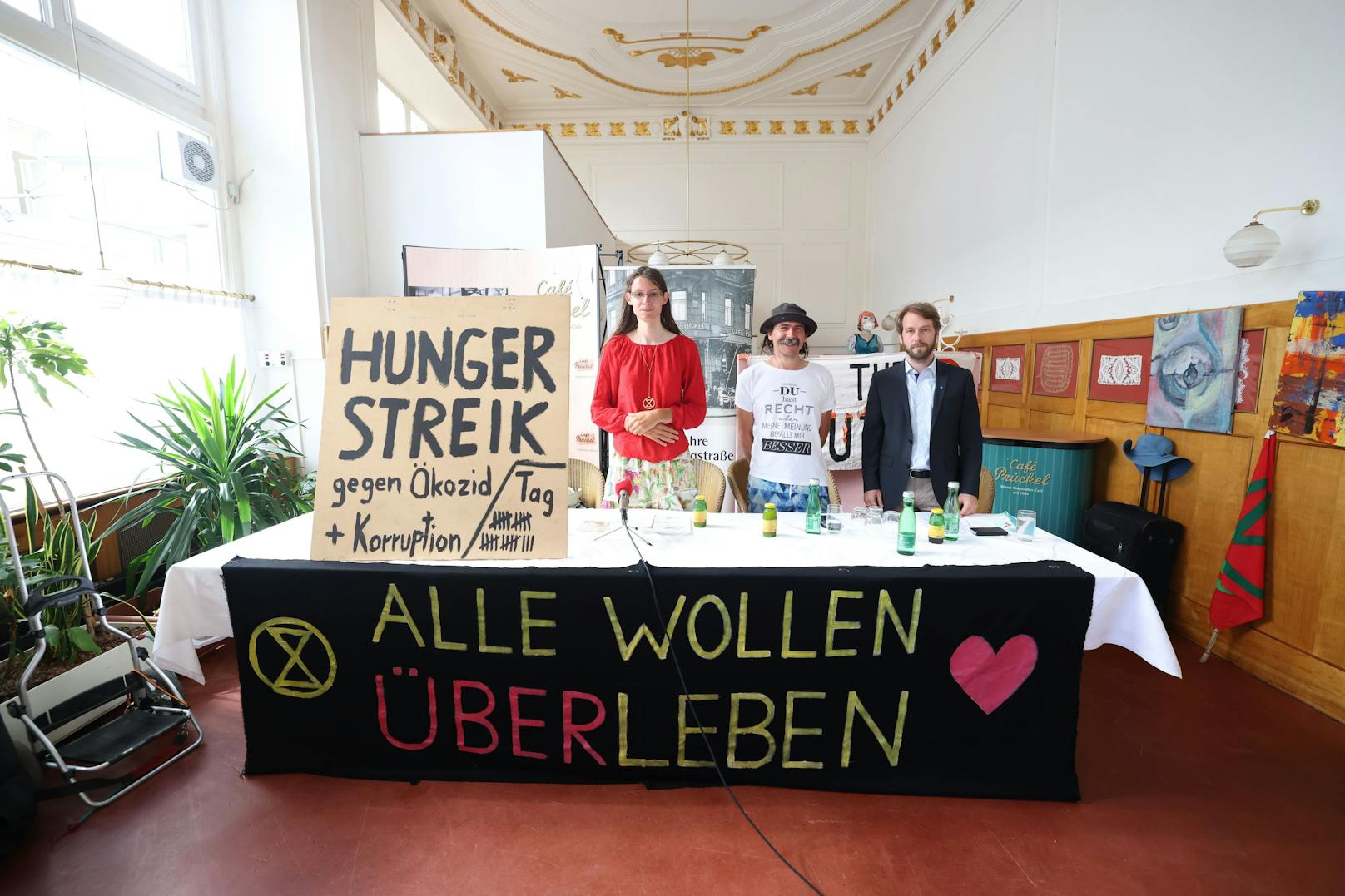 Aktivistin und Molekularbiologin Martha Krumpeck (links), Hungerstreik-Unterstützer Josef Etzelsdorfer (Mitte) und Verkehrsforscher an der TU Ulrich Leth (rechts).