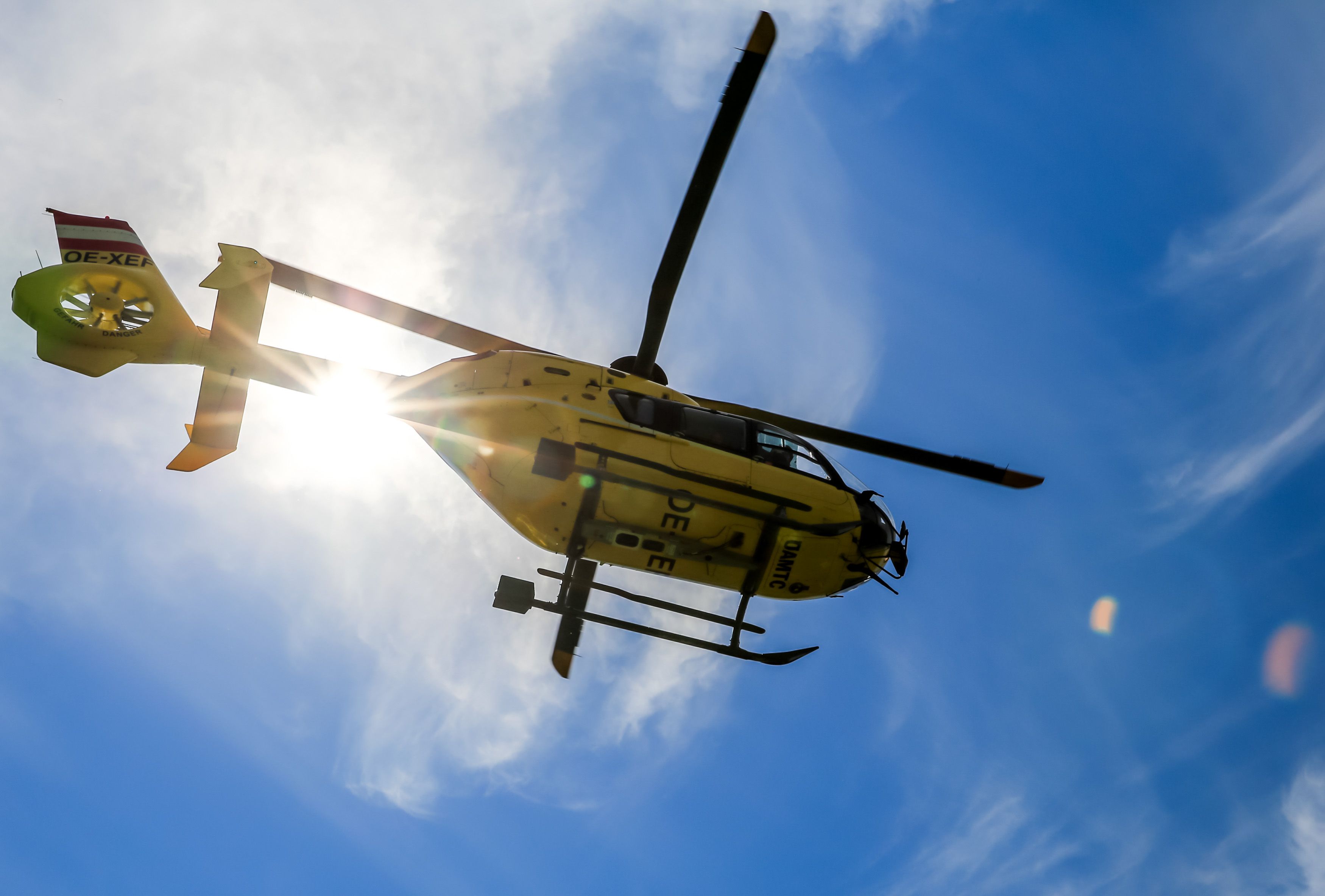 Mit dem Rettungshubschrauber wurde der 2-Jährige ins Kepler Uniklinikum geflogen.