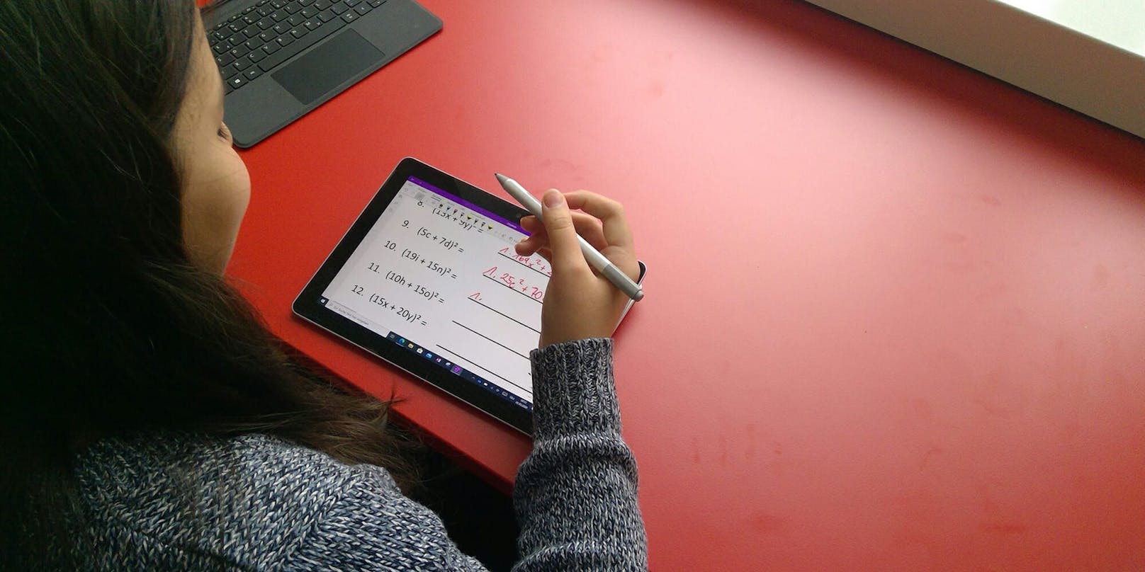 Hybrides Lernen: Microsoft unterstützt die Mittelschule Kirchdorf bei der Digitalisierung.