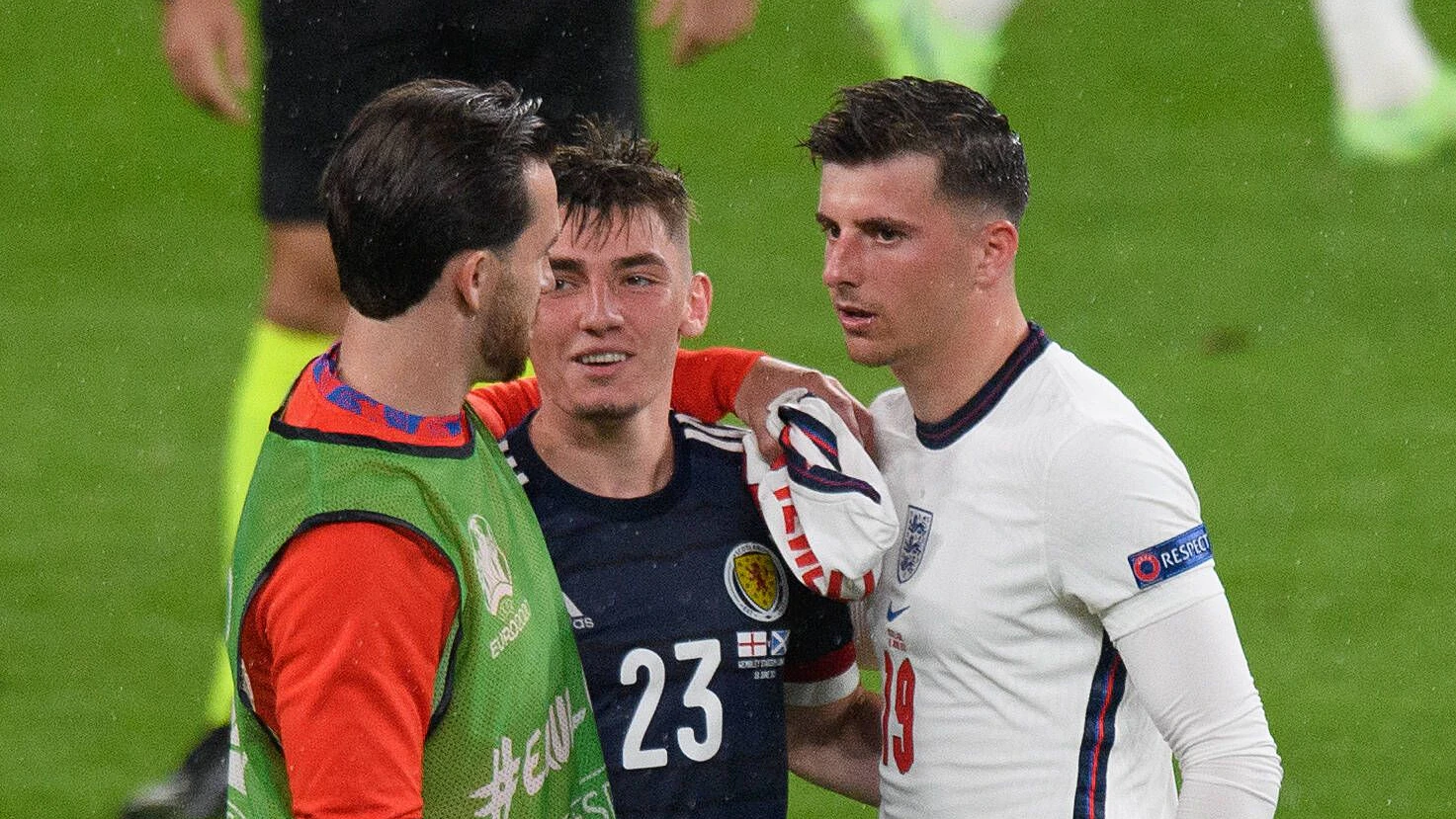 Ben Chilwell (links) und Mason Mount (rechts) hatten mit Billy Gilmour geplaudet, der später positiv getestet wurde.