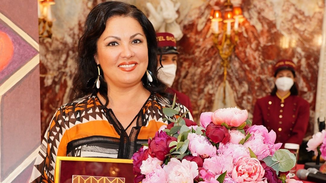Netrebko durfte die diesjährige "Artist Collection" von Sacher verschönern. 
