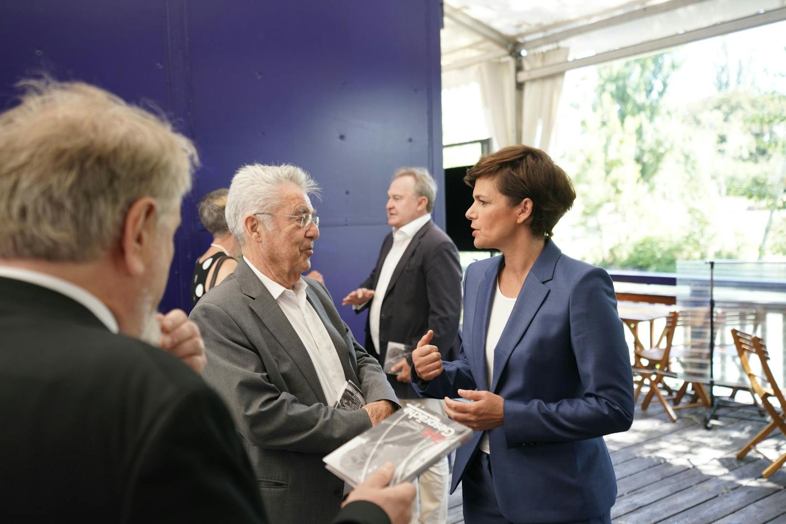 Ex-Präsident Fischer passiert bei Rendi beinahe Malheur