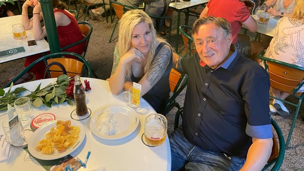 Richard Lugner mit seiner Simone im Wiener Schweizerhaus