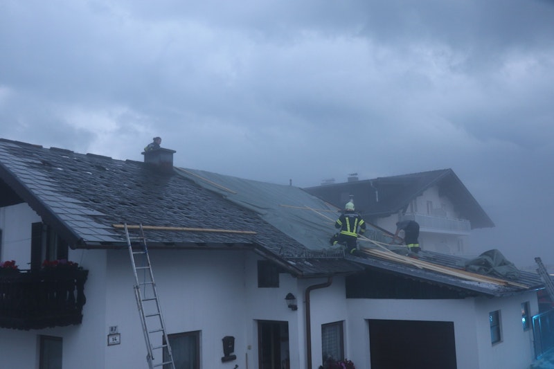 Besonders stark fiel das <a href="https://www.heute.at/s/autos-kaputt-hagel-geschosse-lassen-pools-ueberschwappen-100148711">Gewitter in Oberösterreich</a> und Salzburg aus. Die Österreichische Unwetterzentrale hatte für Teile des Landes die höchste Wetter-Warnstufe ausgerufen.