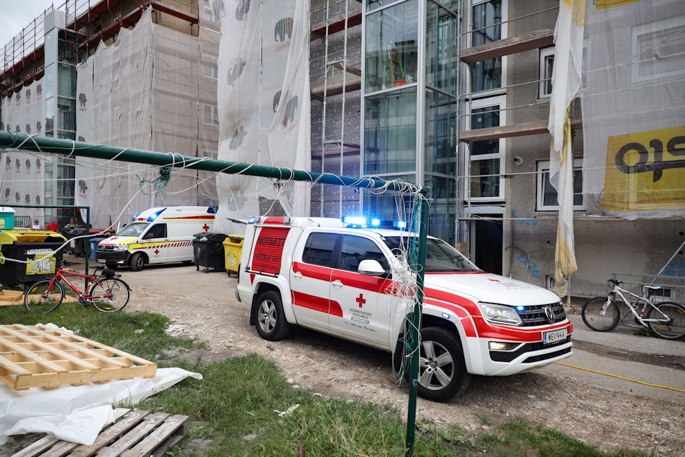 Das Kind stürzte offenbar aus dem ersten Stock.