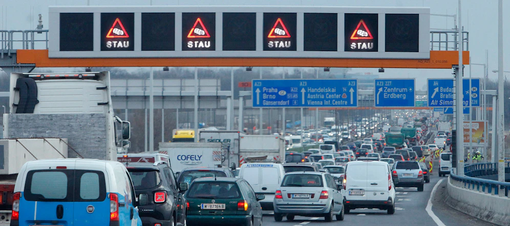 Stau auf der Südosttangente A23. Symbolbild