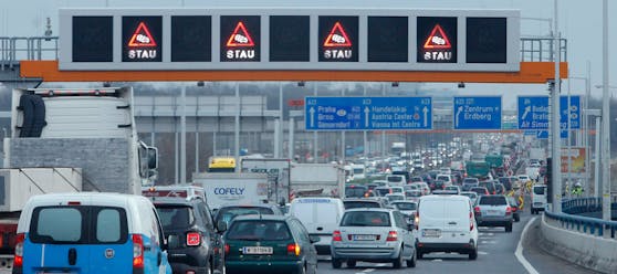 Stau auf der Südosttangente A23. Symbolbild